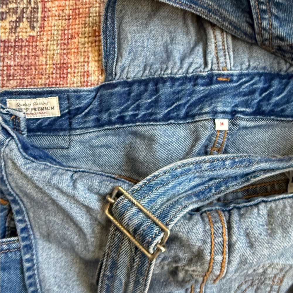 Levi’s Women’s Medium Dylan Blue Denim Overalls - Picture 8 of 13
